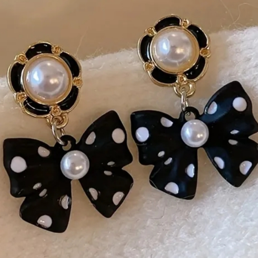 BLACK & WHITE POLKA DOT PEARL / LUCITE BOW EARRINGS OFFERS WELCOME